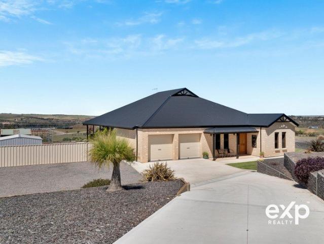 River Side Living With Acreage And Views CALL 0404 164 447 TO BOOK AN INSPECTION