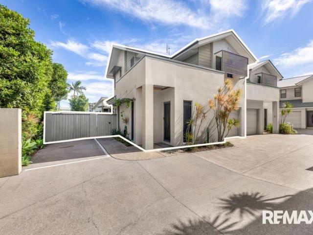 River Side Townhouse with Courtyard Privacy & Central Maroochydore Access