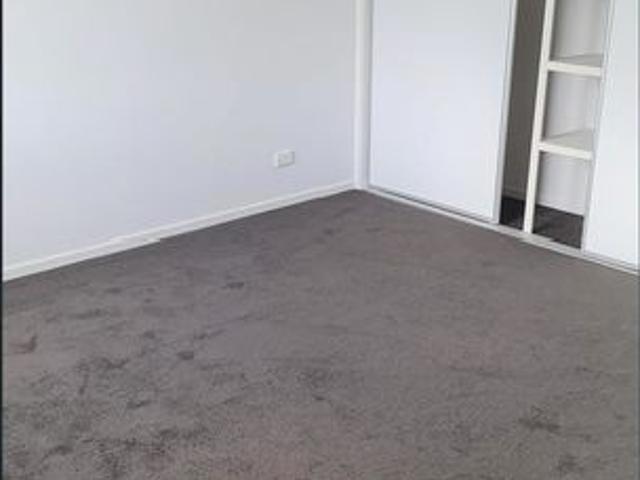 Riverbank Estate – Modern Townhouse in a Convenient Location