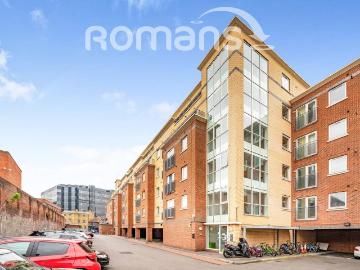 Riverbank Point, 114 High Street. 3 bed flat to rent £2,200 pcm £508 pw