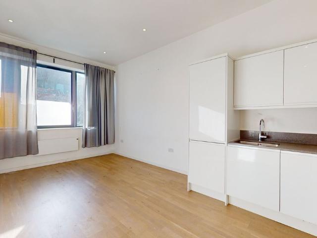 Riverbank Way, Brentford TW8, 1 bed flat to rent, £1,730 pcm | PrimeLocation