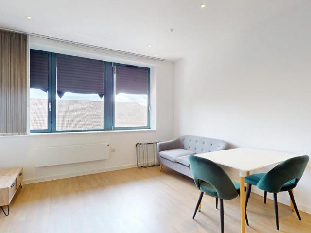 Riverbank Way 1 bed flat to rent £1,735 pcm £400 pw