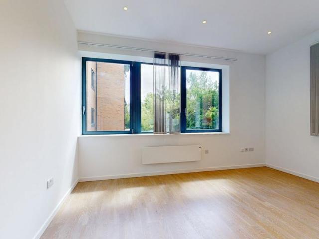 Riverbank Way 1 bed ground floor flat to rent £1,725 pcm £398 pw