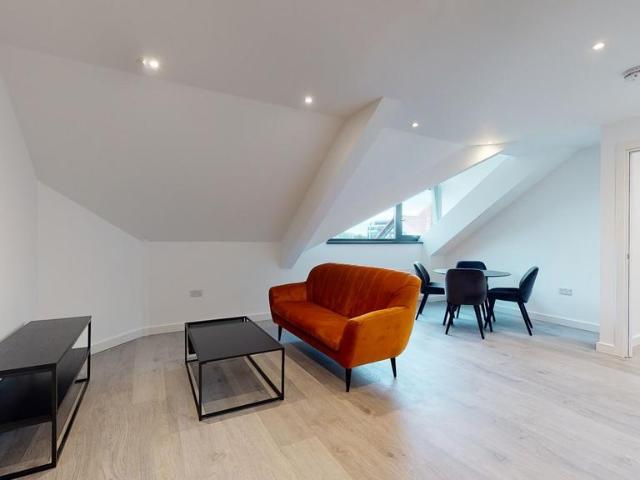 Riverbank Way 2 bed flat to rent £2,100 pcm £485 pw