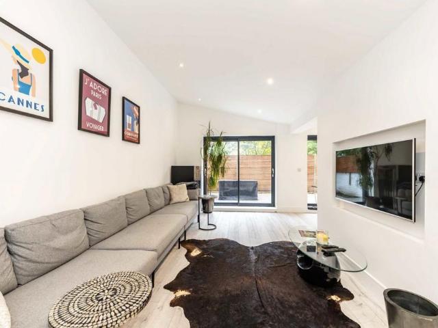 Riverdale Gardens, Twickenham TW1 2 bed flat to rent £3,250 pcm £750 pw