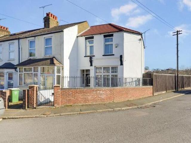 Riverdale Road, Belvedere, 4 Bedroom End