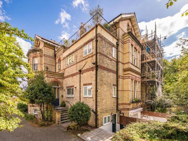 Riverdale Road, East Twickenham TW1 1 bed flat to rent £2,395 pcm £553 pw