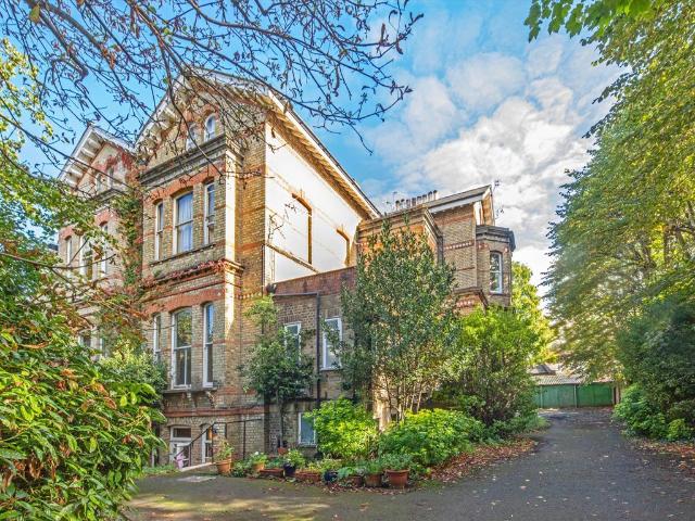 Riverdale Road, East Twickenham TW1, 2 bed flat to rent, £3,500 pcm | PrimeLocation