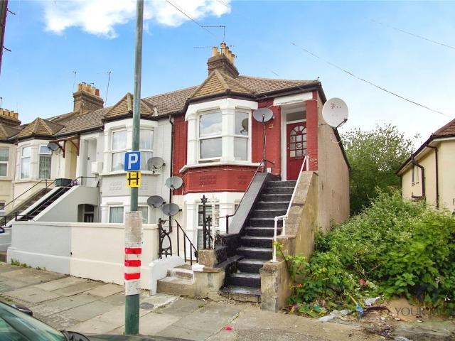Riverdale Road, Erith DA8, 2 bed flat to rent, £1,750 pcm | PrimeLocation