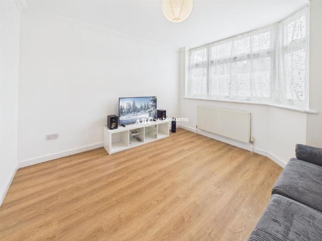 Riverdene, HA8 9TD, Edgware
