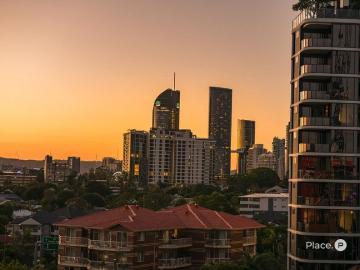 Riverfront elegance and spectacular potential in city fringing East Brisbane