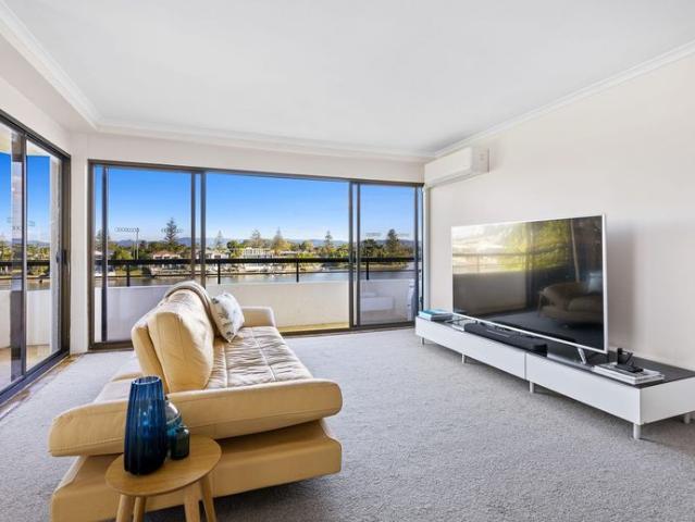 RIVERFRONT ELEGANCE | FULLY FURNISHED | PANORAMIC RIVER & MOUNTAIN VIEWS