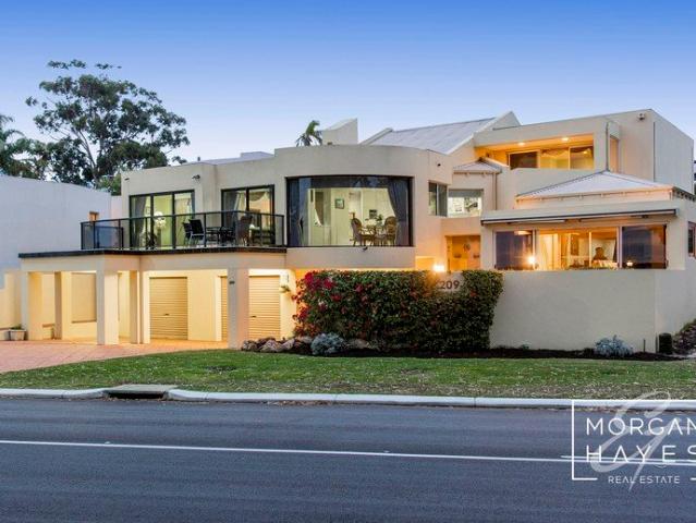 RIVERFRONT FAMILY HOME WAITING FOR YOU!