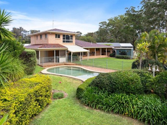Riverfront home on a 1097m2 parcel of land!