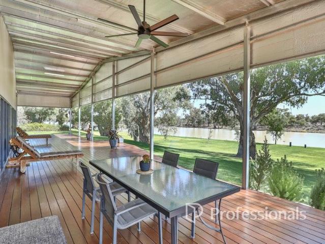 Riverfront Lifestyle and Location 10,008m2