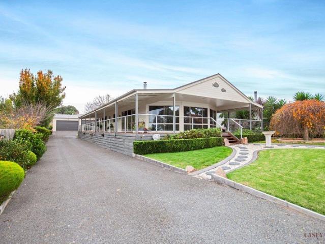 Riverfront Lifestyle Opposite the Boat Ramp
