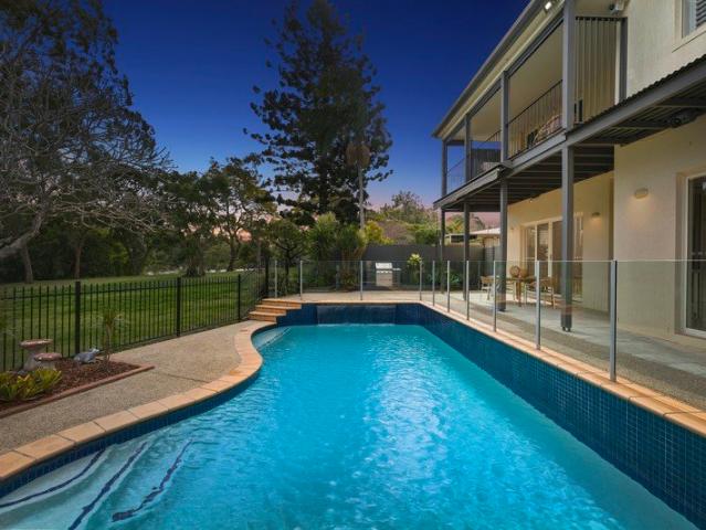 RIVERFRONT LIVING WITH ARCHITECTURAL DISTINCTION