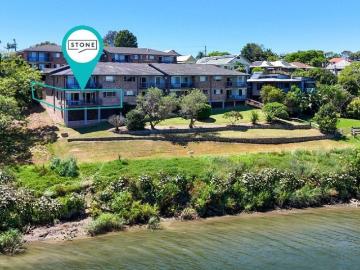 Riverfront Living with Stunning Macleay Views with 2 Bedrooms and 1 Bathroom