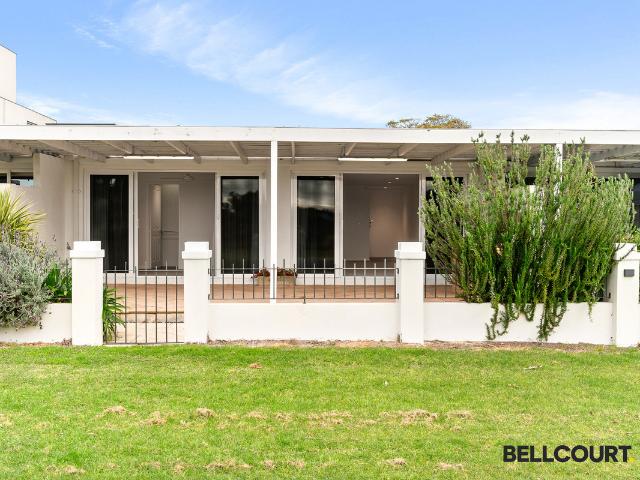 Riverfront living with the foreshore as your backyard