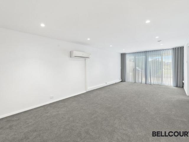 Riverfront living with the foreshore as your backyard