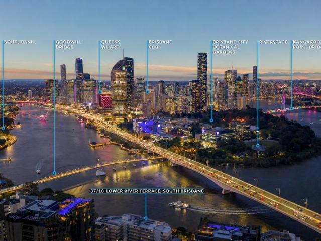 Riverfront Living in the Prestigious Southbank Apartments!
