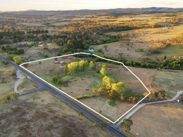 Riverfront Seclusion with Iconic Mid Century Design 25 Acres on the Molonglo