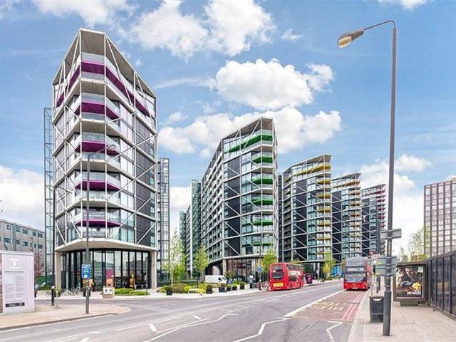 Riverlight Three, Riverlight Quay. 2 bed apartment to rent £3,900 pcm £900 pw
