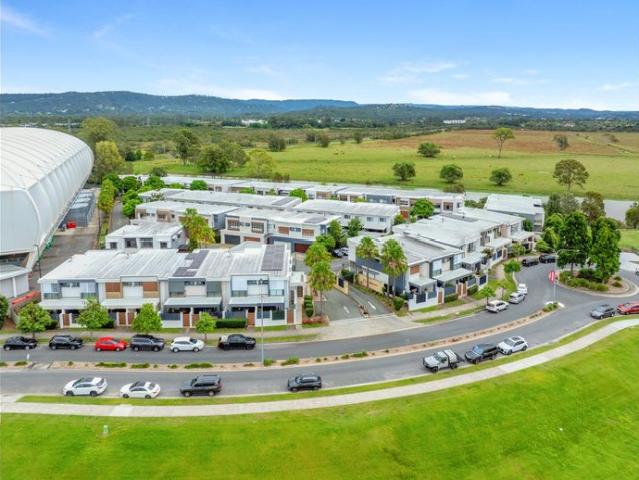 Riverlily Robina $1150 p/w Available 12/09