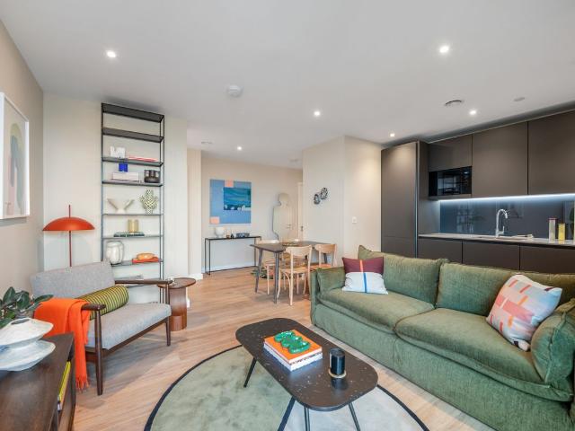 Riverstone Heights, Reed Avenue, London E3, 2 bed flat to rent, £3,000 pcm | PrimeLocation