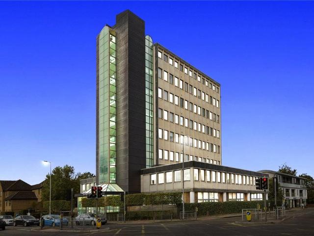Rivers House, 129 Springfield Road. 2 bed apartment to rent £1,500 pcm £346 pw