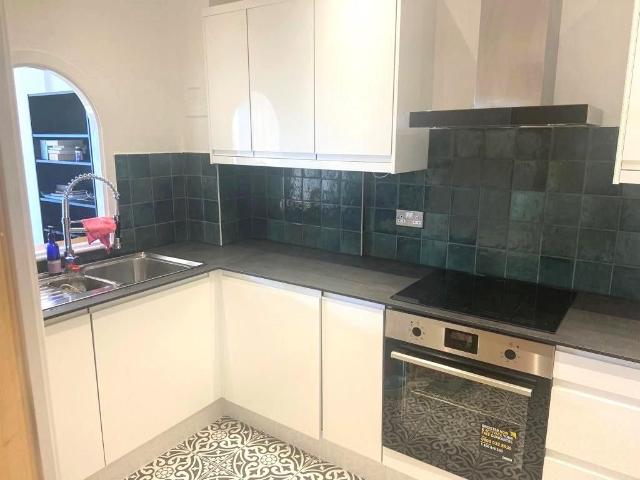 Rivers House Kew Bridge Road, Brentford TW8, 2 bed flat to rent, £2,300 pcm | PrimeLocation