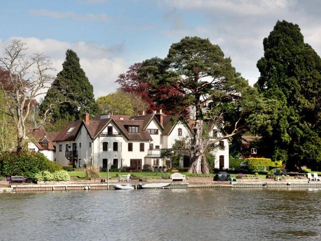 Riversdale, Bourne End SL8, 2 bed flat to rent, £2,195 pcm | PrimeLocation