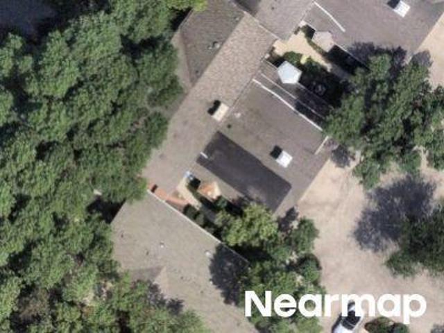 Rivershire Ln