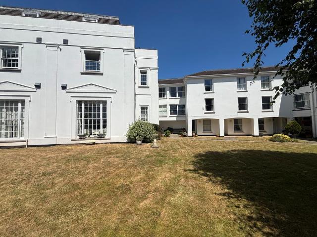 Riverside Court, Exeter, EX2 2 bed apartment to rent £1,350 pcm £312 pw