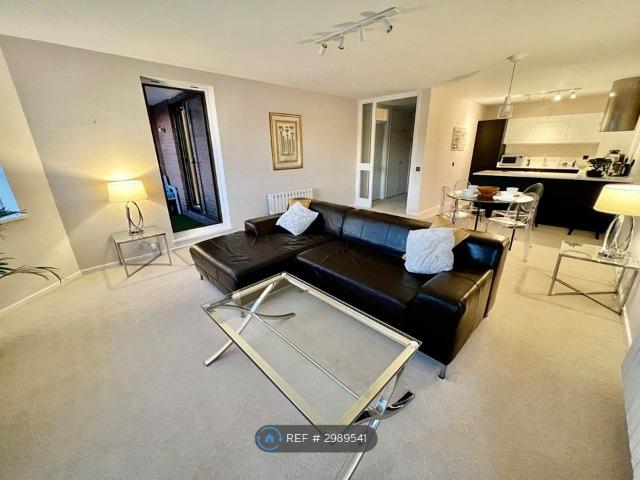 Riverside Court, London SW8, 1 bed flat to rent, £3,299 pcm | PrimeLocation