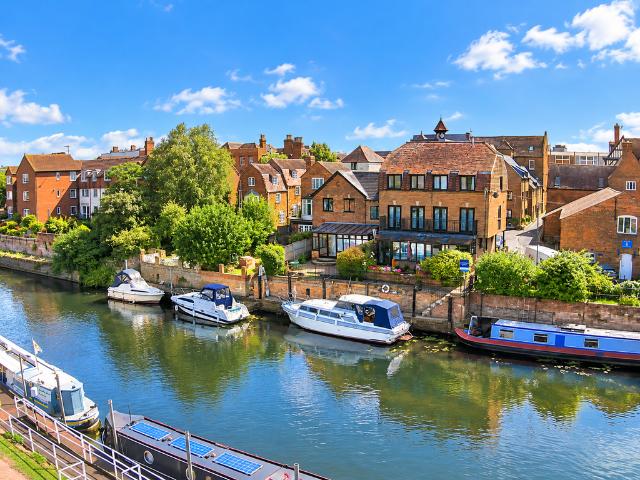 Riverside Court, Red Lane, Tewkesbury 3 bed terraced house to rent £1,475 pcm £340 pw