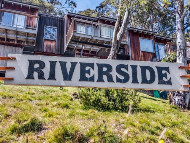 Riverside Cabin 42 VACANT FOR WINTER 2026!