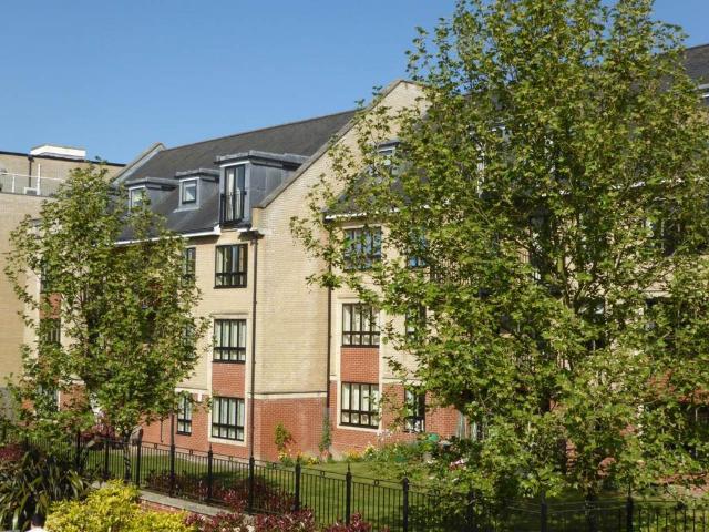 Riverside, Cambridge, CB5 2 bed apartment to rent £1,850 pcm £427 pw