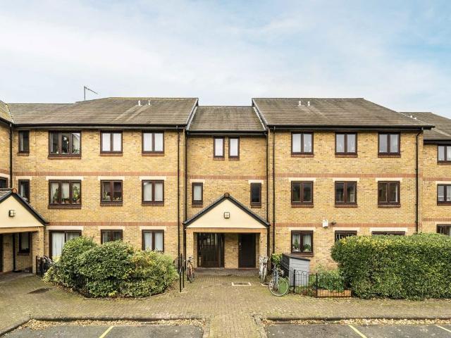 Riverside Close, Clapton E5, 2 bed flat to rent, £2,050 pcm | PrimeLocation