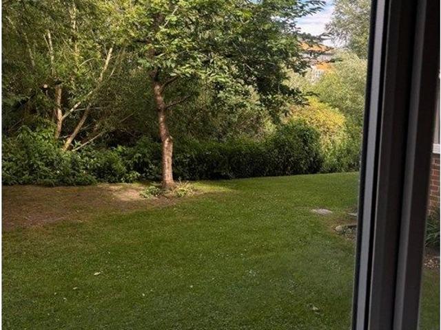 Riverside Close, Kings Langley WD4, 2 bed flat to rent, £1,500 pcm | PrimeLocation