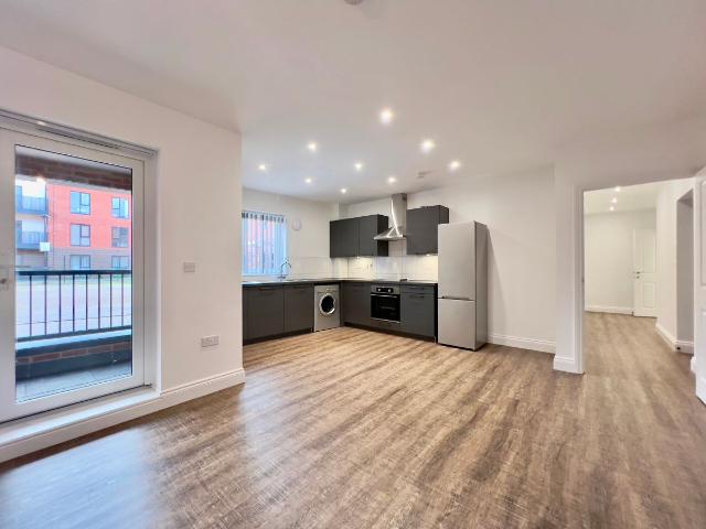 Riverside Close, Romford RM1, 2 bed flat to rent, £1,700 pcm | PrimeLocation