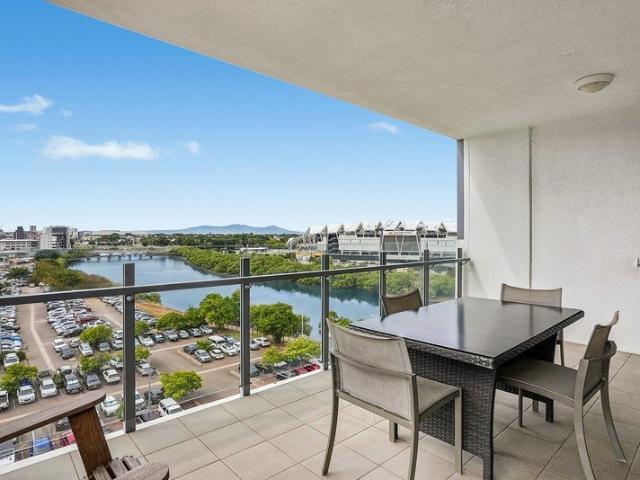 Riverside apartment in a premier city location
