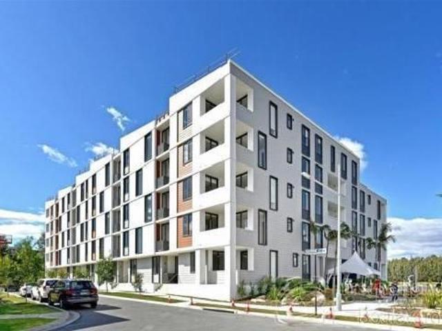 Riverside Apartment in the Prestigious Royal Shores Estate