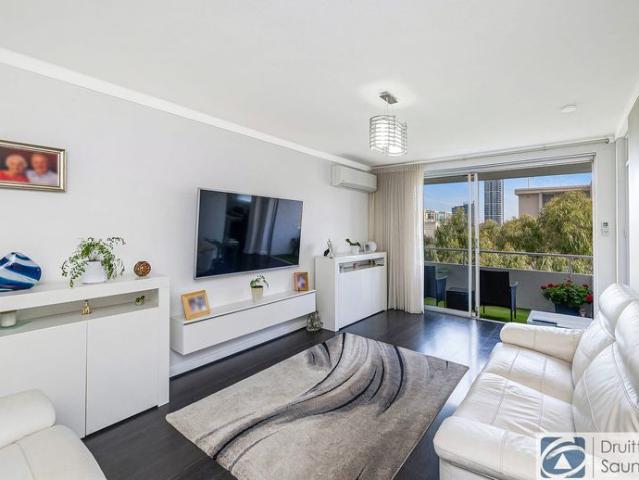 Riverside apartment with panoramic views HOME OPEN SATURDAY 05 SEPTEMBER AT 11.30AM SHARP!
