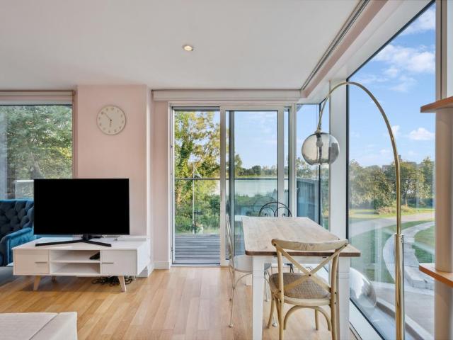 Riverside Apartments, Goodchild Road. 1 bed flat to rent £2,500 pcm £577 pw