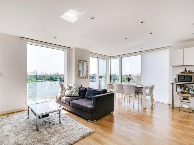 Riverside Apartments, Goodchild Road. 3 bed flat to rent £5,000 pcm £1,154 pw