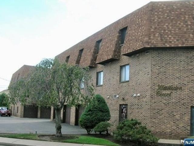 Riverside Ave Apt,lyndhurst, Condo For Sale