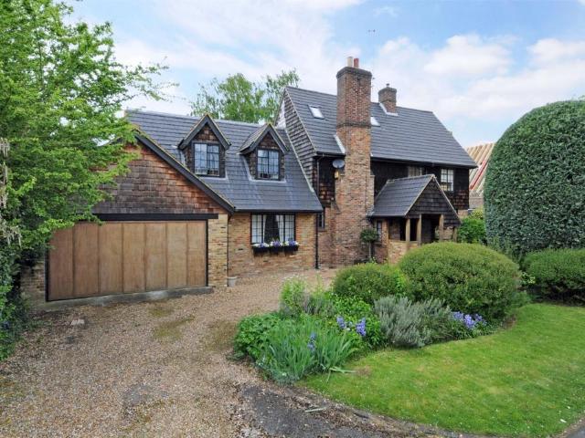 Riverside Drive, Esher KT10 5 bed detached house to rent £6,500 pcm £1,500 pw