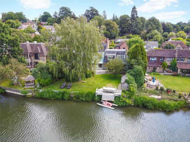 Riverside Drive, Esher, Surrey, KT10 5 bed detached house to rent £7,000 pcm £1,615 pw