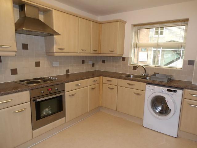 Riverside Drive, Lincoln LN5, 2 bed flat to rent, £1,000 pcm | PrimeLocation